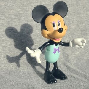 Disney 5 1/2" Multi-color Minnie Mouse Figurine Mattel 2011 Teal w/purple bow